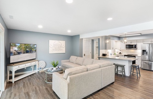 Lake Ozark Condo | Walk to The Strip! Great Cove Water for Lake Fun