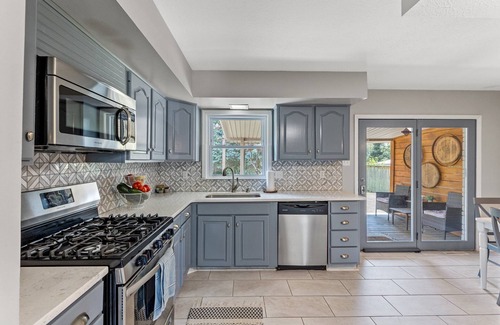 Lexington House | Walk to the Summit and minutes from the Lexington Airport and Keenland!