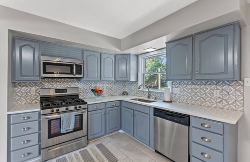 Lexington House | Walk to the Summit and minutes from the Lexington Airport and Keenland!