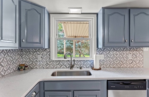 Lexington House | Walk to the Summit and minutes from the Lexington Airport and Keenland!