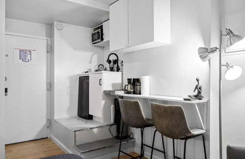 Midtown West Apartment | Walk to Time Square! Cozy Studio