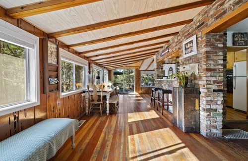 Twain Harte Cabin | Walk to town, Lake access, Pet Friendly, King bed, Patio mountain views
