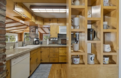 Twain Harte Cabin | Walk to town, Lake access, Pet Friendly, King bed, Patio mountain views
