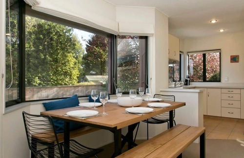 Taupo House | Walk to Town & Lake *No Service Fees*
