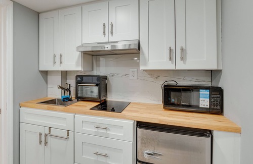 Rahway Apartment | Walk to Train Station, Restaurants: Rahway Studio!