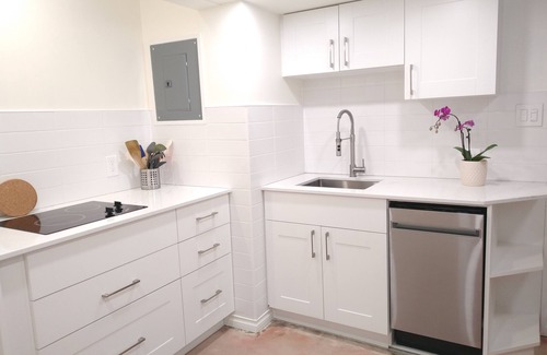 Edmonton House | Walk to U of A, Trains, Trails, Cafes, Pubs!