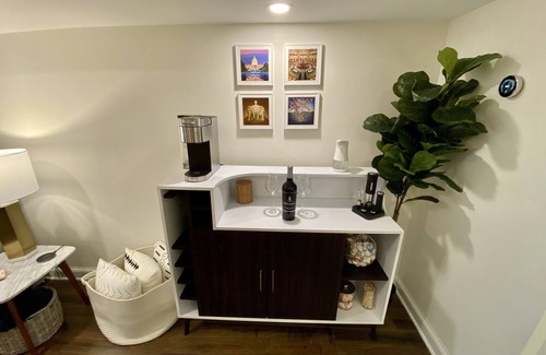 Capitol Hill Apartment | Walk to U.S. Capitol, Restaurants, Park + Parking!