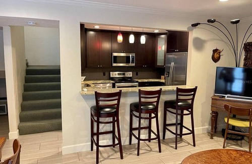 Gainesville Condo | Walk to UF campus-2 bedroom Townhome off University Avenue near Westgate Publix!