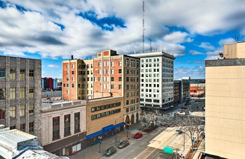 Downtown Lincoln Apartment | Walk to UNL Campus: Dtwn Lincoln Loft Apt!