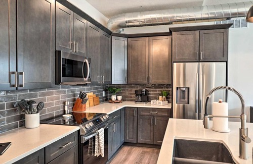 Downtown Lincoln Apartment | Walk to UNL Campus Dtwn Lincoln Loft Apt!