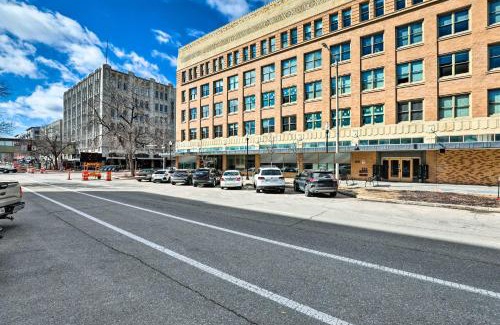 Downtown Lincoln Apartment | Walk to UNL Campus Dtwn Lincoln Loft Apt!