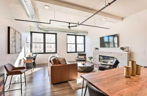 Downtown Lincoln Apartment | Walk to UNL Campus Dtwn Lincoln Loft Apt!