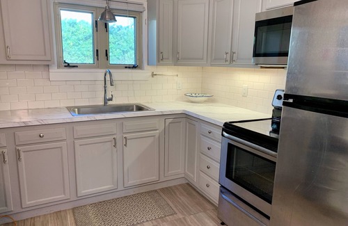 Indian Hills House | Walk to Lake! Adorable House in Fontana-on Lake Geneva. SUMMER 2025 SPECIAL!