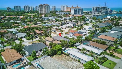 Naples Park House | Walk to Vanderbilt Beach & Relax in the Pool