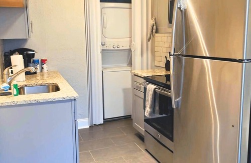 University City Apartment | Walk to WashU and Downtown Clayton | 2BR W&D