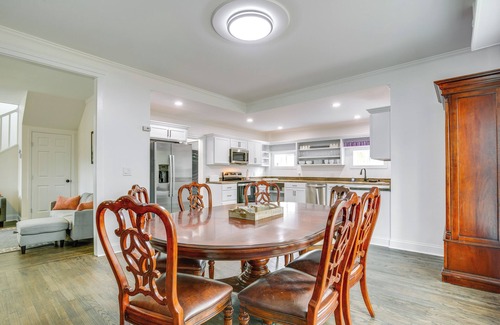 Clay County House | Walk to Winery: Family-Friendly Holt Getaway