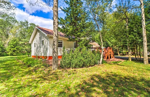 Albrightsville Cottage | Walk to Wolf Run Lake: Cottage w/Furnished Deck