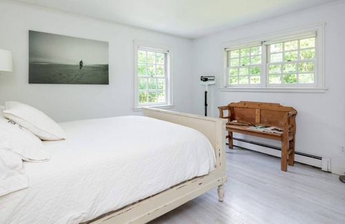 Sagaponack House | Walk to Wolffer Estate Vineyard down the street or bike 1 mile to Sag Main Beach