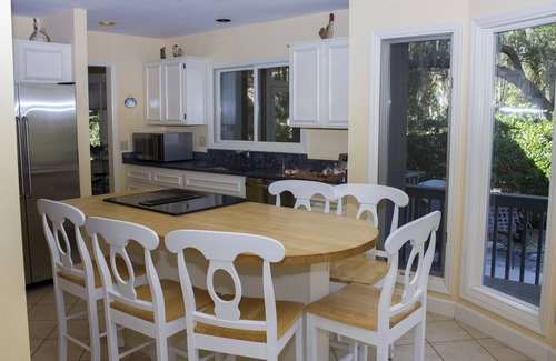 Oceanside House | Walk/very close to Beach/Private heated Pool/Free Bikes Tennis High Speed Wifi