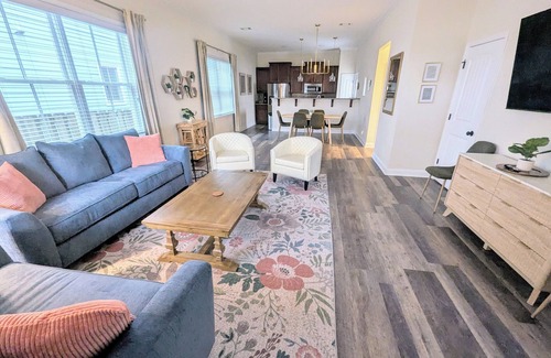Midtown House | Walkable 3-bedroom house in Starland District with Off-Street Parking. Book now