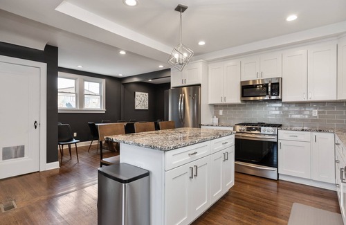 Central Clintonville House | Walkable Coffee, Restaurants, Shops, and Grocery! Huge backyard.