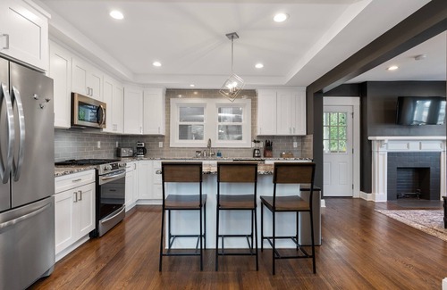Central Clintonville House | Walkable Coffee, Restaurants, Shops, and Grocery! Huge backyard.