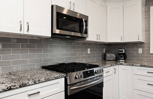 Central Clintonville House | Walkable Coffee, Restaurants, Shops, and Grocery! Huge backyard.