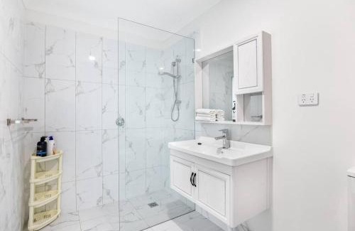 Cannon Hill House | Walkable Convenience Dual Studio Cannon Hill