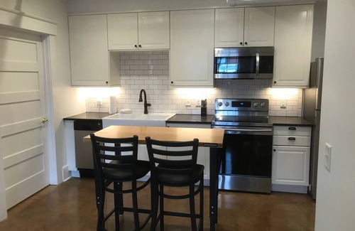 Salisbury Apartment | Walkable Downtown Salisbury Fully Furnished Apt.