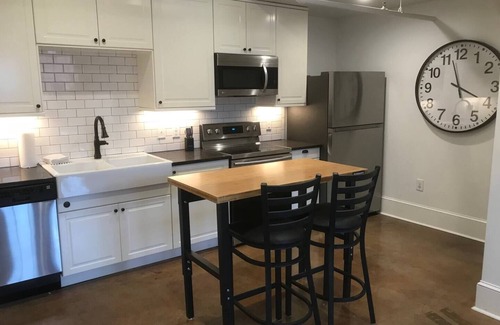 Salisbury Apartment | Walkable Downtown Salisbury Fully Furnished Apt.