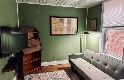 West Bayside Apartment | Walkable near downtown 1 Bedroom
