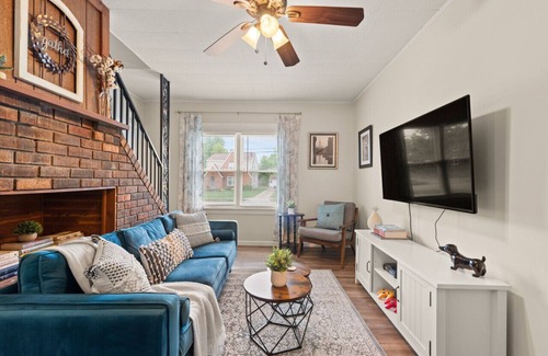 Kamm's Corners Apartment | Walkable Neighborhood of Kamm`s Corners