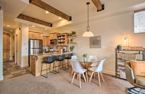 Kimball Junction House | Walkable Park Mountain Getaway: Hot Tub & Views!