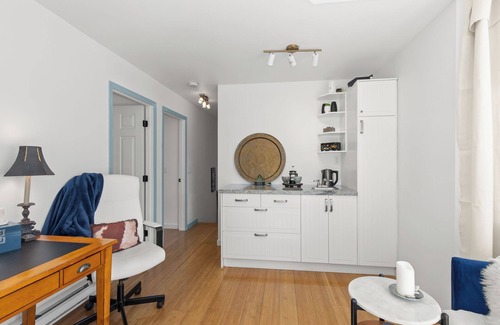 South Central House | Walkable private 2 bdrm suite w shared entry, kitchenette, bathroom