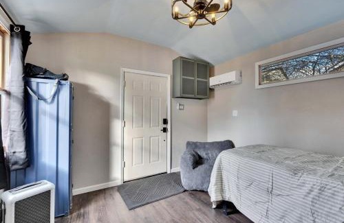 Govalle House | Walkable Private Guest House Studio with Pickleball Court