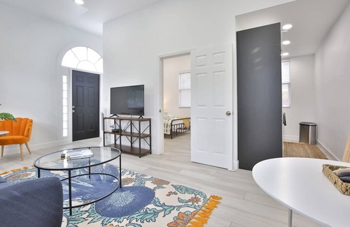 Gillespie Park House | Walkable to Downtown - Casita 1
