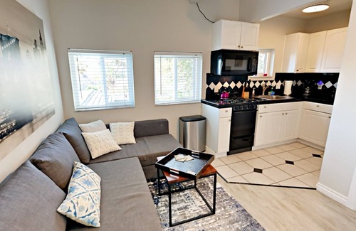Golden Hill Apartment | Walkable to Downtown, NEW Jacuzzi, Fire pit, Outdoor Kitchen w Built in BBQ (F)