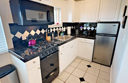Golden Hill Apartment | Walkable to Downtown, NEW Jacuzzi, Fire pit, Outdoor Kitchen w Built in BBQ (F)