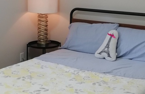 West Henrietta Apartment | Walkable to RIT / comfortable stay