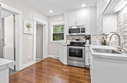 Country Club Plaza Area House | Walkable to the Plaza & UMKC + Parking