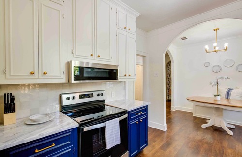 Tyler House | Walkable Tyler House w/Deck: 1/2 Mi to Downtown!