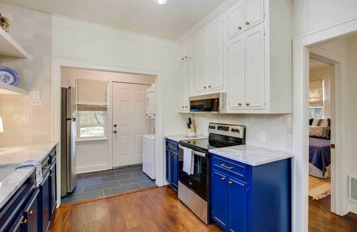 Tyler House | Walkable Tyler House w/Deck: 1/2 Mi to Downtown!