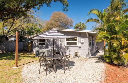 Dunedin House | Walking distance to Downtown, the Pinellas trail and the ocean.