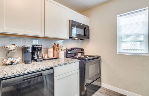 Wichita Apartment | Walking Distance to Downtown Wichita - In Unit W/D!