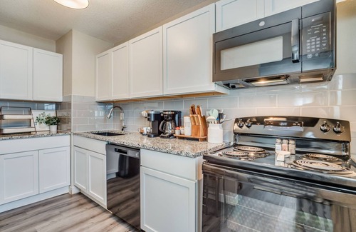 Wichita Apartment | Walking Distance to Downtown Wichita - In Unit W/D!