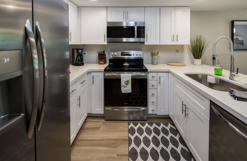 Sunset House | Walking distance to MIll Ave, Tempe Beach Park, Sun Devil Stadium, ASU. UPDATED!