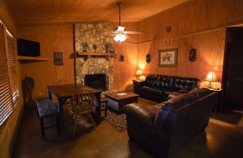 Sabinal Cabin | Walking distance to the Frio River, access to shared pool