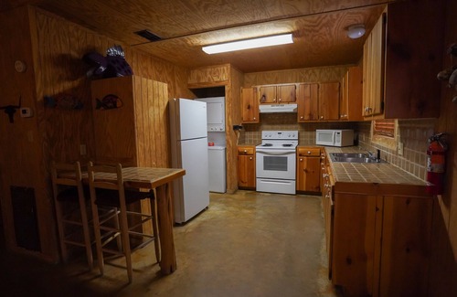 Sabinal Cabin | Walking distance to the Frio River, access to shared pool