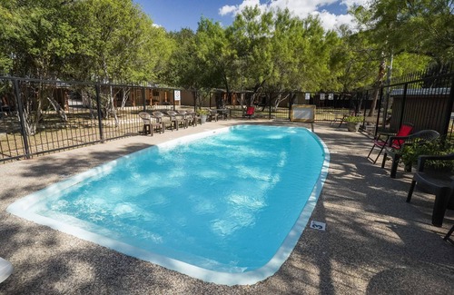 Sabinal Cabin | Walking distance to the Frio River, access to shared pool