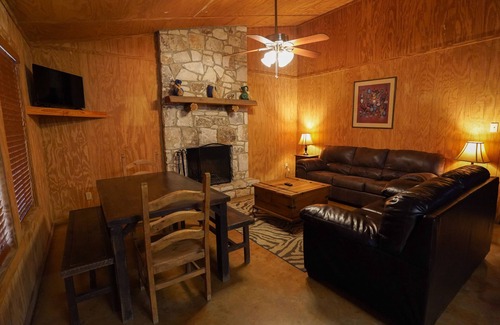 Sabinal Cabin | Walking distance to the Frio River, access to shared pool